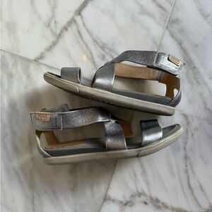 ECCO Silver Sandals Womens 35 EU Size Damara Casual Cross Strap Slip On Flats